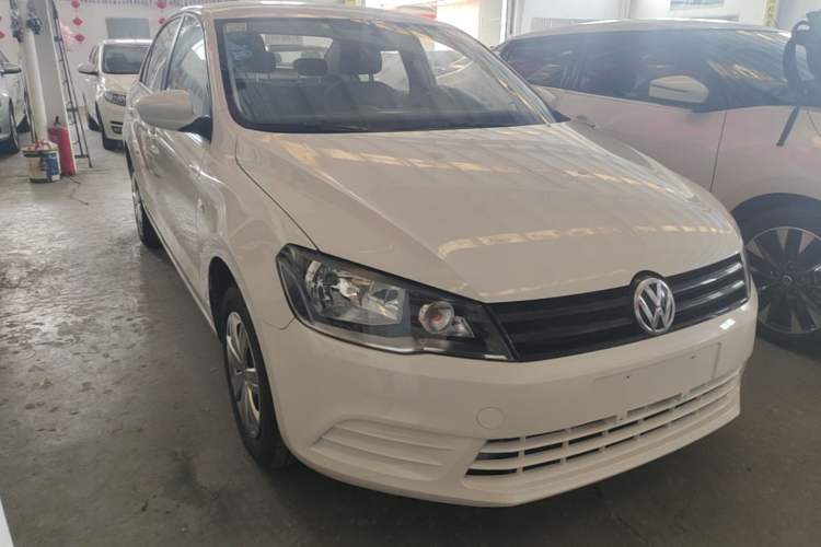 Used Volkswagen Jetta 2015 1.6L Manual Fashion Edition Exterior 1