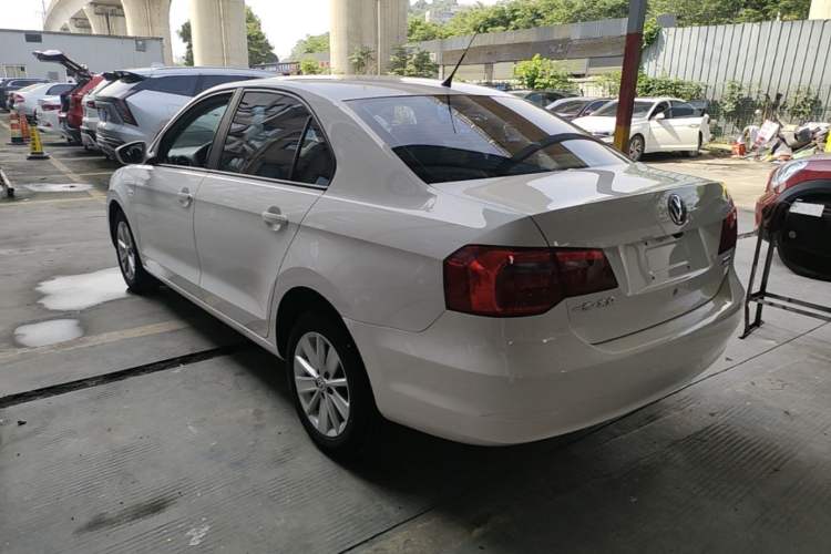 Used Volkswagen Jetta 2015 Value Edition 1.6L Automatic Comfort Version Exterior 2