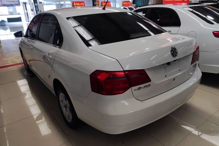 Used Volkswagen Jetta 2015 1.6L Manual Fashion Edition Exterior 2