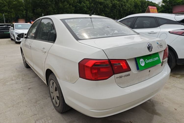 Used Volkswagen Jetta 2015 1.6L Manual Fashion Edition Exterior 2
