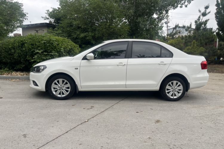 Used Volkswagen Jetta 2015 1.6L Manual Comfort Model Exterior 3