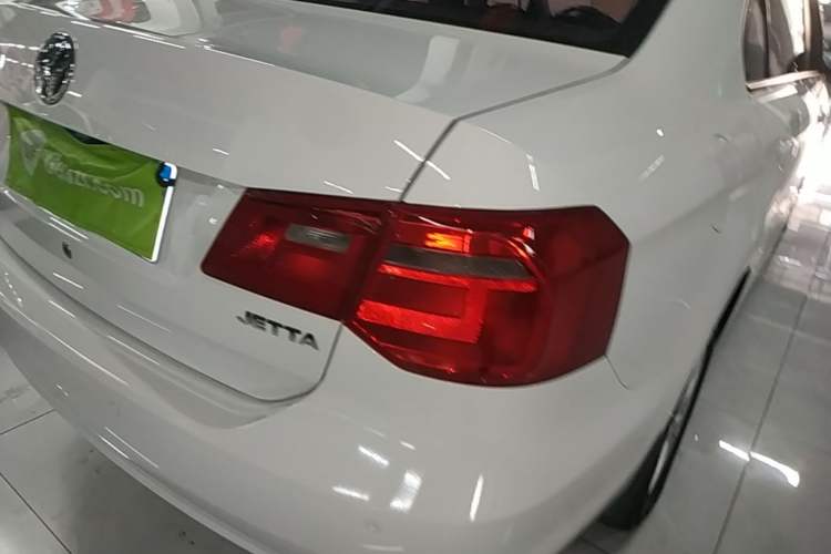 Used Volkswagen Jetta 2015 Zhuihui Edition 1.4L Manual Fashion Model Exterior 3