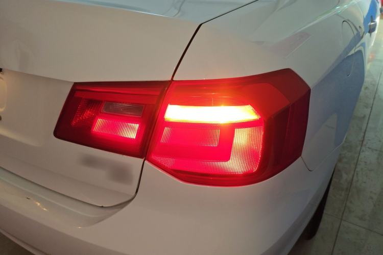 Used Volkswagen Jetta 2015 Value Edition 1.6L Automatic Comfort Version Exterior 3