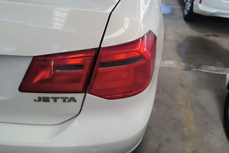 Used Volkswagen Jetta 2015 1.4L Manual Comfort Model Exterior 3