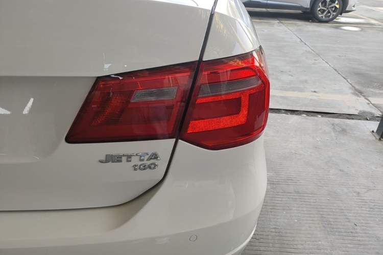 Used Volkswagen Jetta 2015 Value Edition 1.6L Automatic Comfort Version Exterior 3