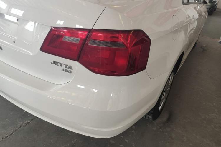 Used Volkswagen Jetta 2015 1.6L Manual Fashion Edition Exterior 3