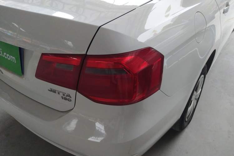 Used Volkswagen Jetta 2015 1.6L Manual Fashion Edition Exterior 3