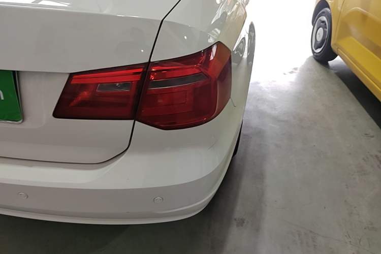 Used Volkswagen Jetta 2015 Value Edition 1.6L Manual Fashionable Style Exterior 3