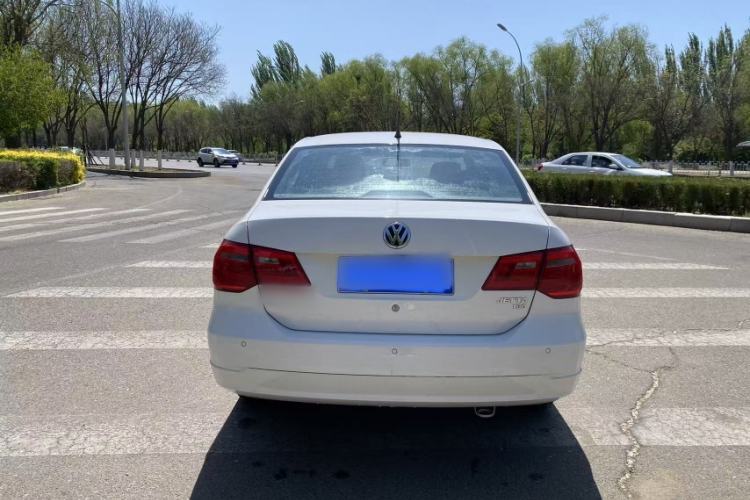 Used Volkswagen Jetta 2015 Value Edition 1.6L Automatic Comfort Version Exterior 4