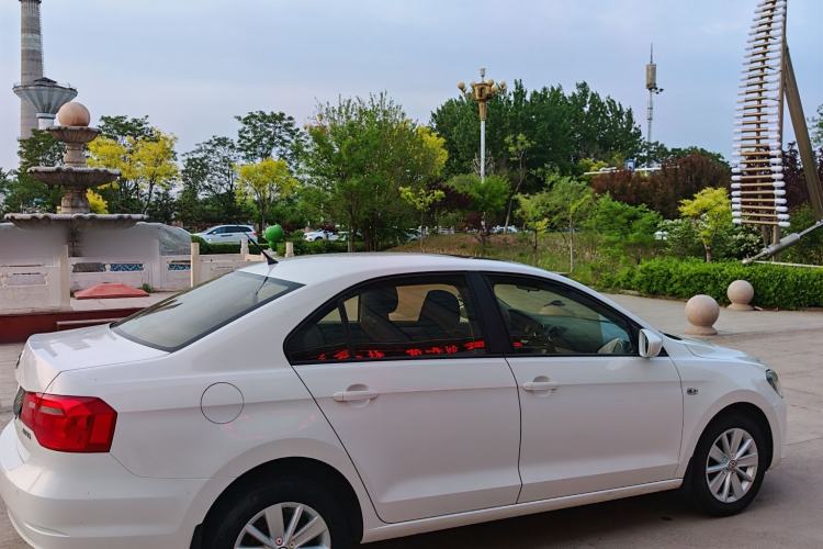 Used Volkswagen Jetta 2015 1.6L Automatic Comfort Model Exterior 4