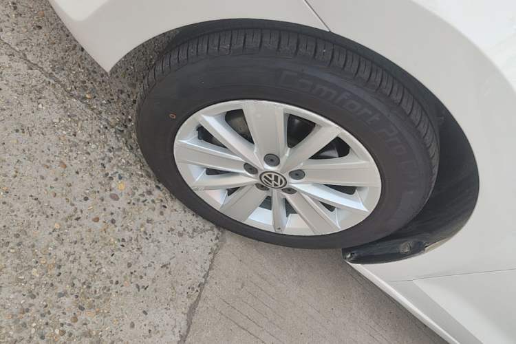 Used Volkswagen Jetta 2015 1.6L Automatic Comfort Model Exterior 4
