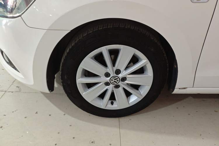 Used Volkswagen Jetta 2015 Value Edition 1.6L Automatic Comfort Version Exterior 4