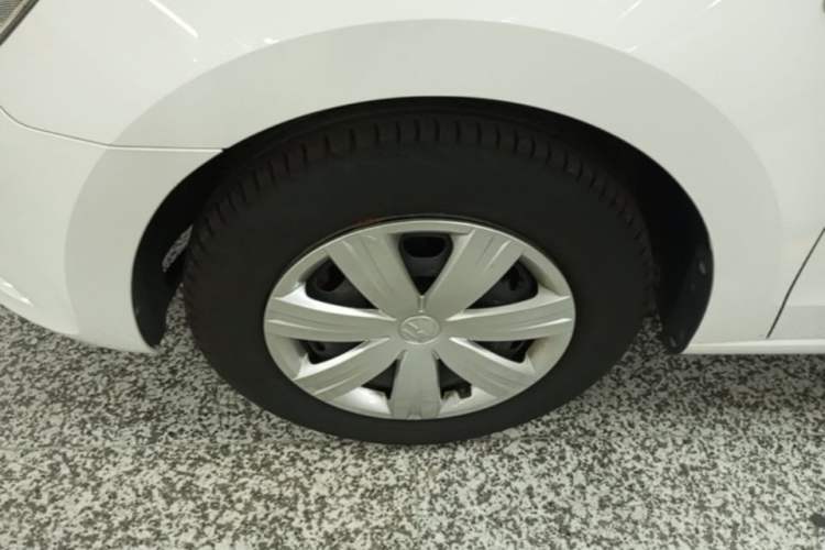 Used Volkswagen Jetta 2015 Value Edition 1.6L Automatic Fashion Version Exterior 4