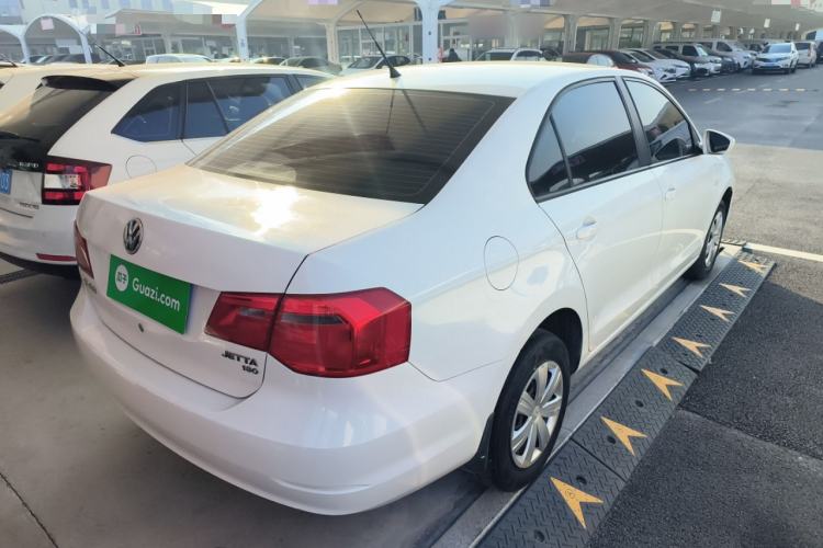 Used Volkswagen Jetta 2015 Value Edition 1.6L Manual Fashionable Style Exterior 5