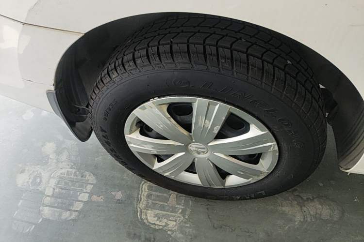 Used Volkswagen Jetta 2015 1.6L Automatic Fashion Model Exterior 5