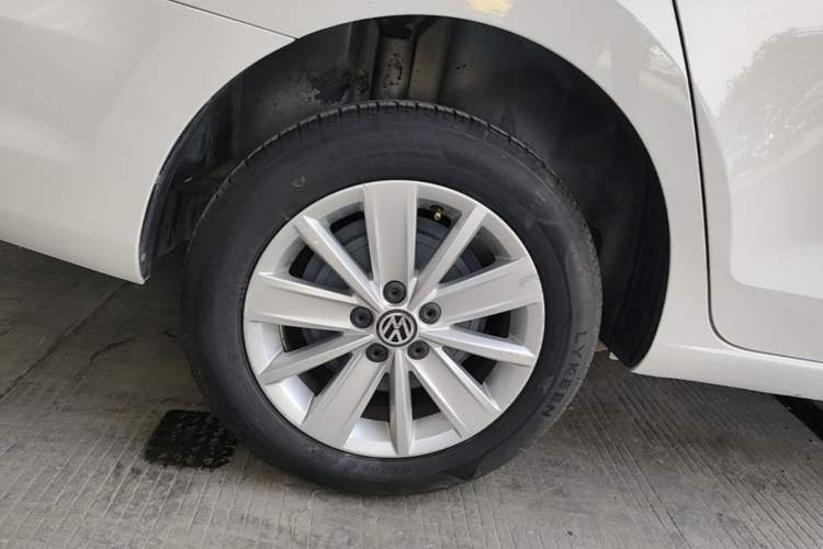 Used Volkswagen Jetta 2015 Value Edition 1.6L Automatic Comfort Version Exterior 5