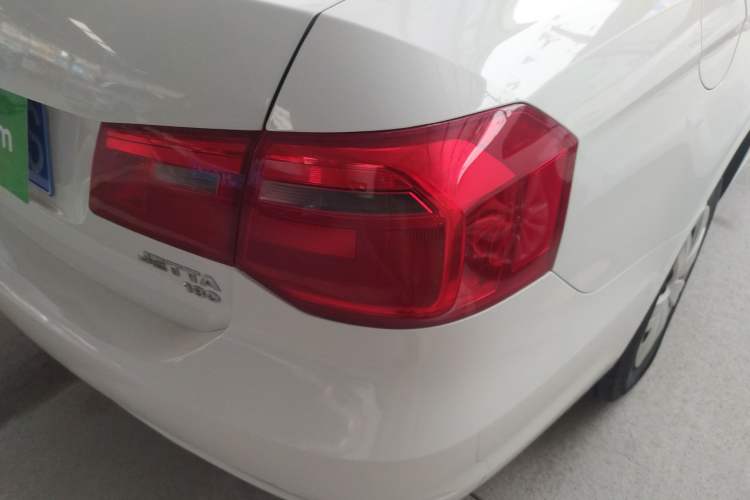 Used Volkswagen Jetta 2015 1.6L Manual Fashion Edition Exterior 6