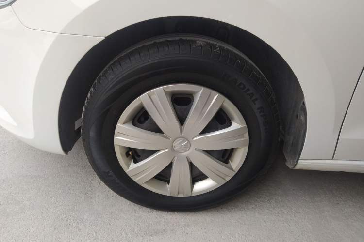 Used Volkswagen Jetta 2015 1.6L Manual Fashion Edition Exterior 7