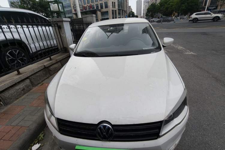 Used Volkswagen Jetta 2015 1.6L Manual Fashion Edition Front