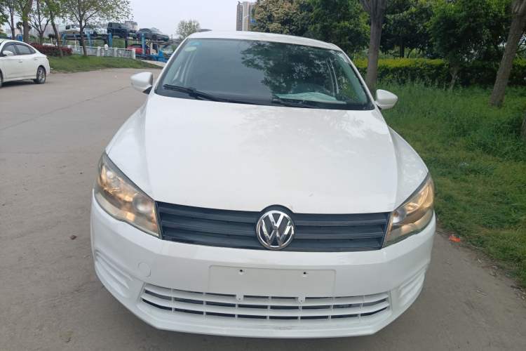 Used Volkswagen Jetta 2015 1.6L Manual Fashion Edition Front