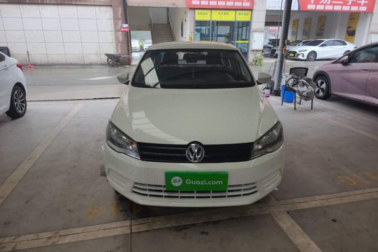 Used Volkswagen Jetta 2015 1.6L Manual Fashion Edition Front
