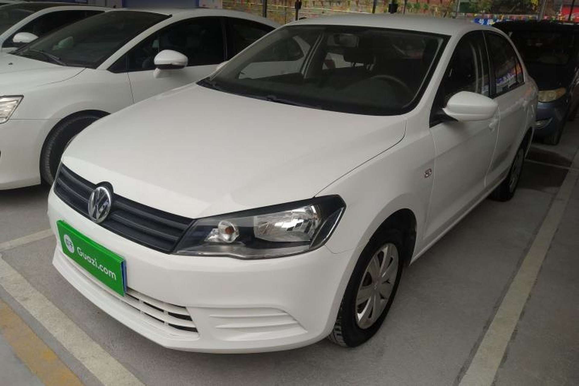 Used Volkswagen Jetta 2015 1.6L Manual Fashion Edition Front Left 45 Deg