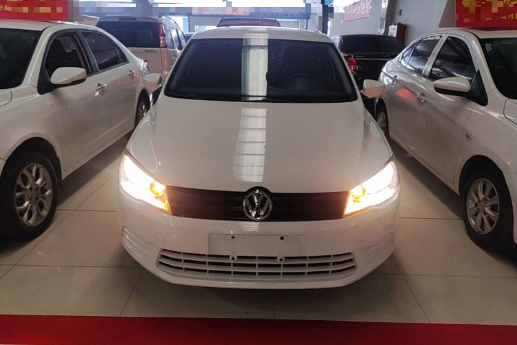 Used Volkswagen Jetta 2015 1.6L Manual Fashion Edition Front