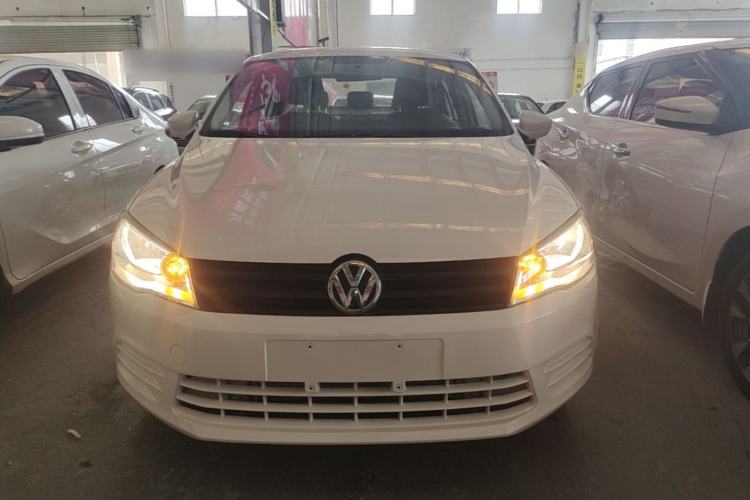 Used Volkswagen Jetta 2015 1.6L Manual Fashion Edition Front