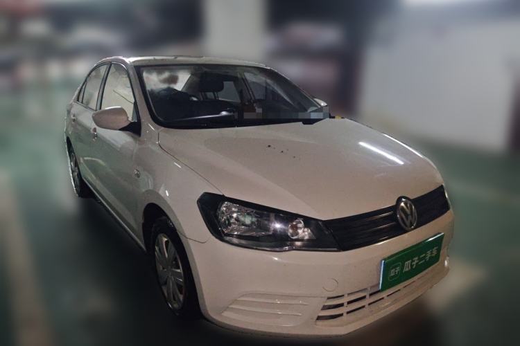 Used Volkswagen Jetta 2015 Value Edition 1.6L Manual Fashionable Style Front Right 45 Deg