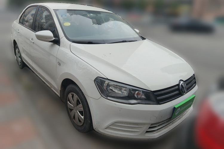 Used Volkswagen Jetta 2015 1.6L Manual Fashion Edition Front Right 45 Deg