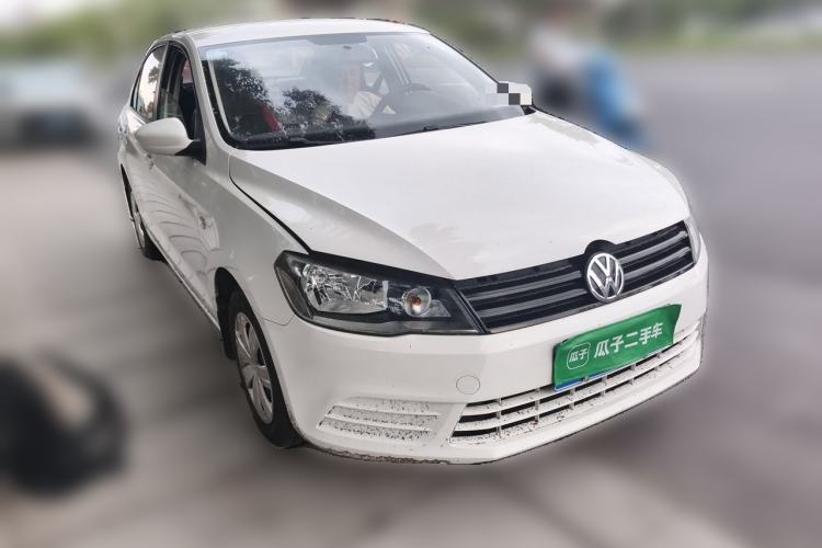 Used Volkswagen Jetta 2015 1.6L Manual Fashion Edition Front Right 45 Deg