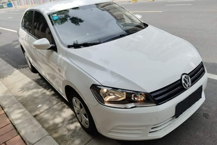 Used Volkswagen Jetta 2015 Zhuihui Edition 1.4L Manual Fashion Model Front Right 45 Deg