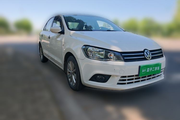 Used Volkswagen Jetta 2015 1.6L Manual Comfort Model Front Right 45 Deg
