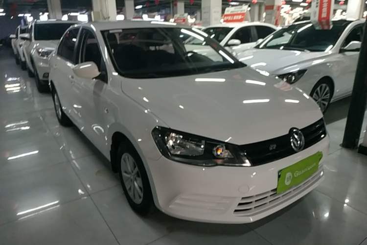 Used Volkswagen Jetta 2015 Zhuihui Edition 1.4L Manual Fashion Model Front Right 45 Deg