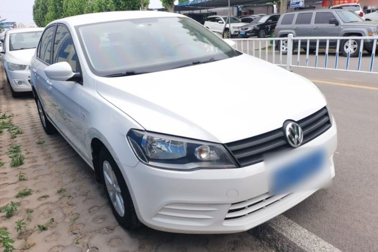 Used Volkswagen Jetta 2015 1.6L Automatic Fashion Model Front Right 45 Deg