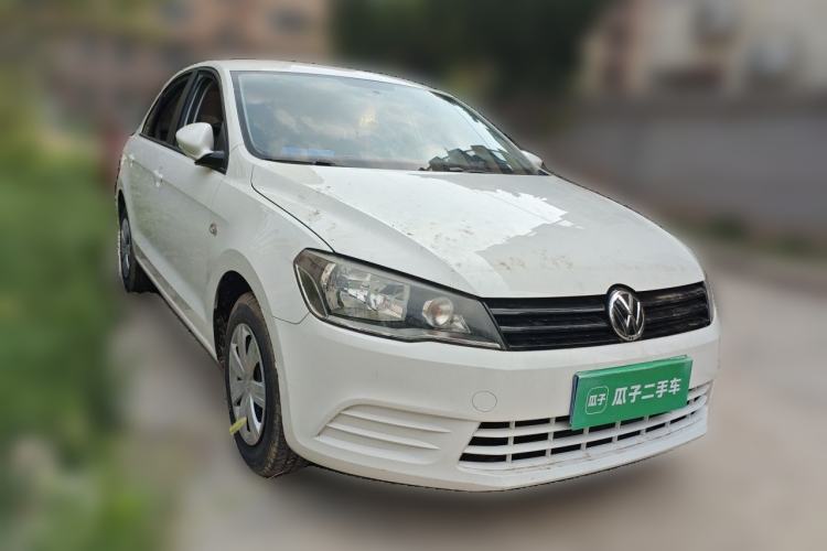 Used Volkswagen Jetta 2015 Value Edition 1.6L Manual Fashionable Style Front Right 45 Deg