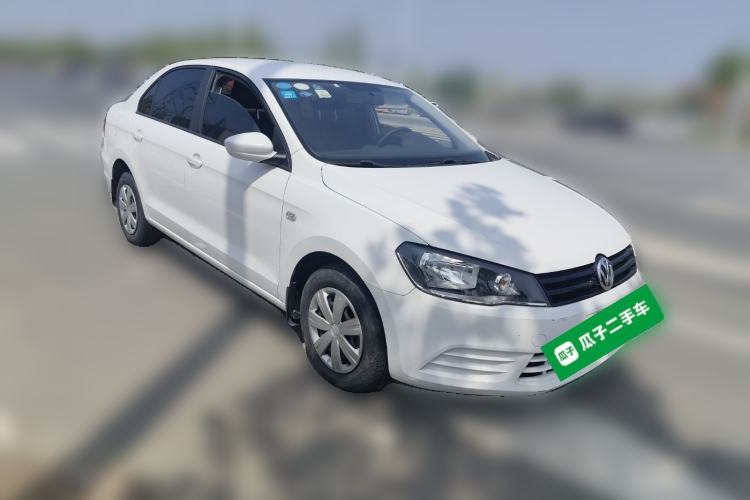 Used Volkswagen Jetta 2015 Value Edition 1.6L Manual Fashionable Style Front Right 45 Deg