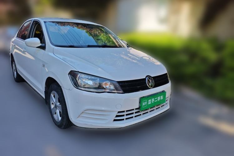 Used Volkswagen Jetta 2015 Value Edition 1.6L Manual Fashionable Style Front Right 45 Deg