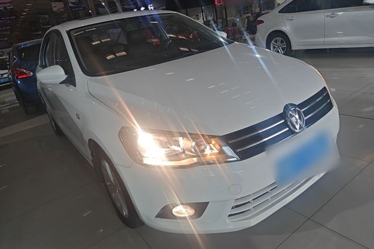 Used Volkswagen Jetta 2015 1.6L Automatic Comfort Model Front Right 45 Deg