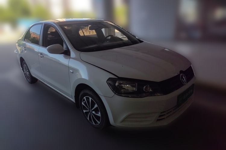 Used Volkswagen Jetta 2015 Value Edition 1.6L Manual Fashionable Style Front Right 45 Deg