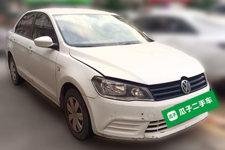 Used Volkswagen Jetta 2015 1.6L Manual Fashion Edition Front Right 45 Deg