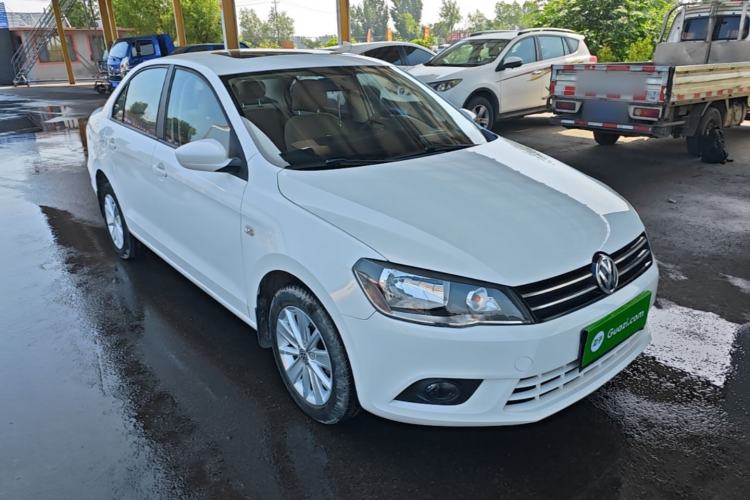 Used Volkswagen Jetta 2015 1.4L Manual Comfort Model Front Right 45 Deg