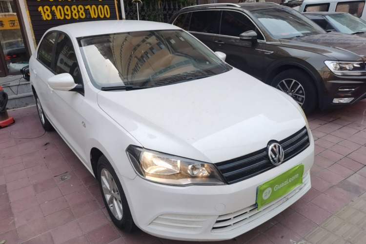 Used Volkswagen Jetta 2015 Value Edition 1.6L Manual Fashionable Style Front Right 45 Deg