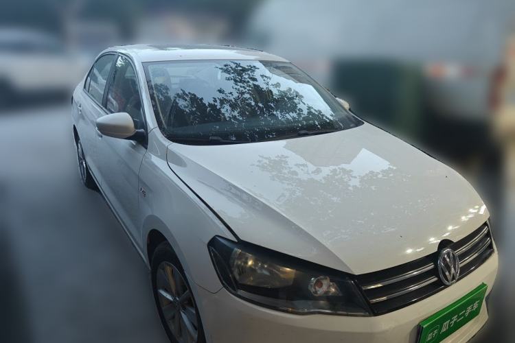 Used Volkswagen Jetta 2015 1.6L Manual Comfort Model Front Right 45 Deg