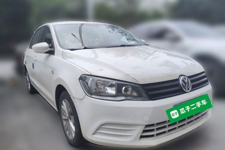 Used Volkswagen Jetta 2015 Value Edition 1.6L Manual Fashionable Style Front Right 45 Deg