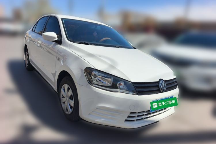 Used Volkswagen Jetta 2015 Value Edition 1.6L Manual Fashionable Style Front Right 45 Deg