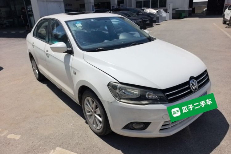 Used Volkswagen Jetta 2015 1.4L Manual Comfort Model Front Right 45 Deg