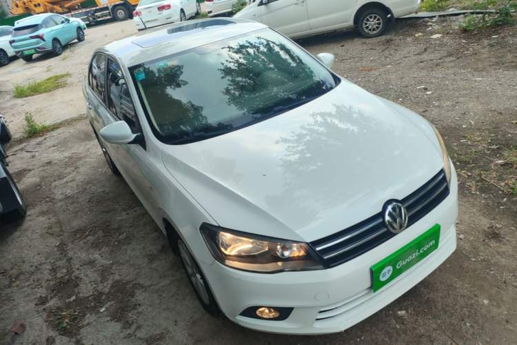 Used Volkswagen Jetta 2015 1.6L Manual Comfort Model Front Right 45 Deg