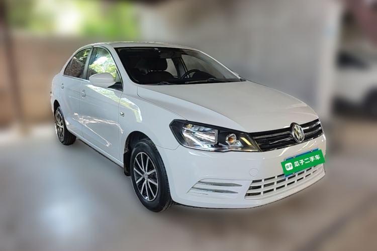 Used Volkswagen Jetta 2015 Value Edition 1.6L Manual Fashionable Style Front Right 45 Deg