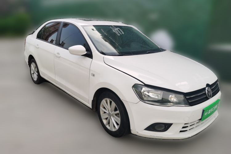 Used Volkswagen Jetta 2015 1.6L Manual Comfort Model Front Right 45 Deg